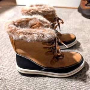 Universal Thread Women's Short Snow Winter Boots Tan Fur Trim